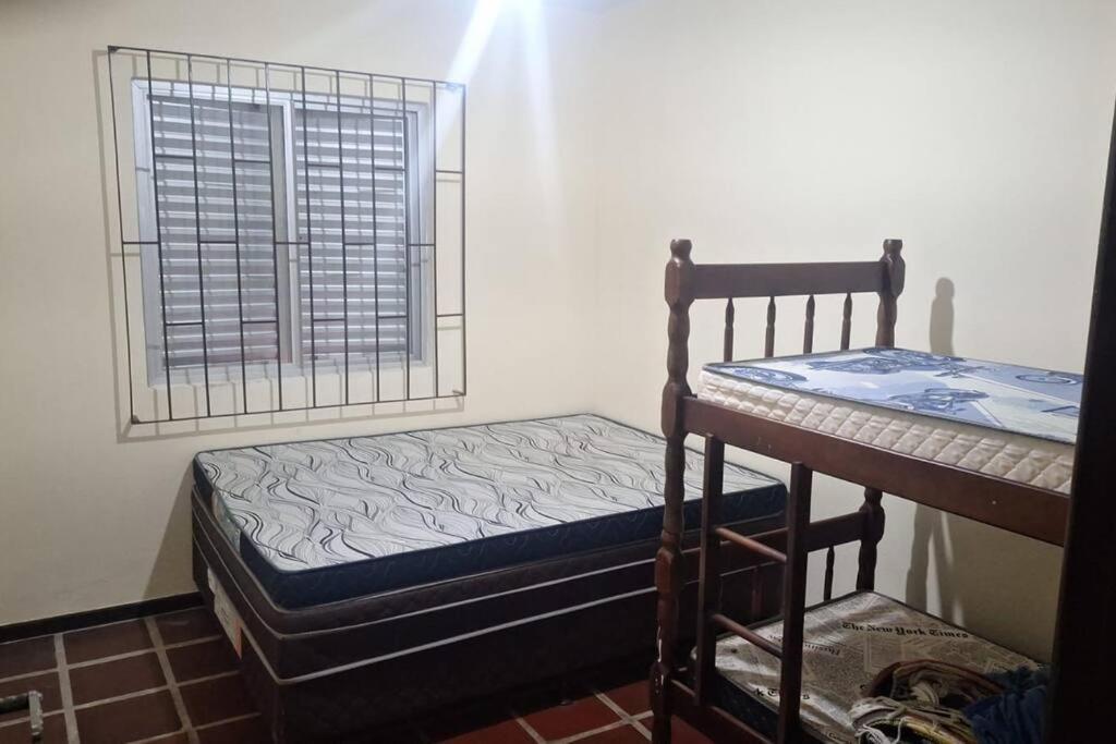 Quarto Para Quatro Pessoas A Duas Quadras Da Praia - Balneario Saint Etienne - Matinhos Exterior foto